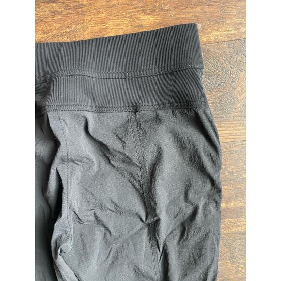 Athleta Trekkie Capri Pants Black Ripstop Cargo Utility Hiking Camp Sz 12 - Picture 8 of 12